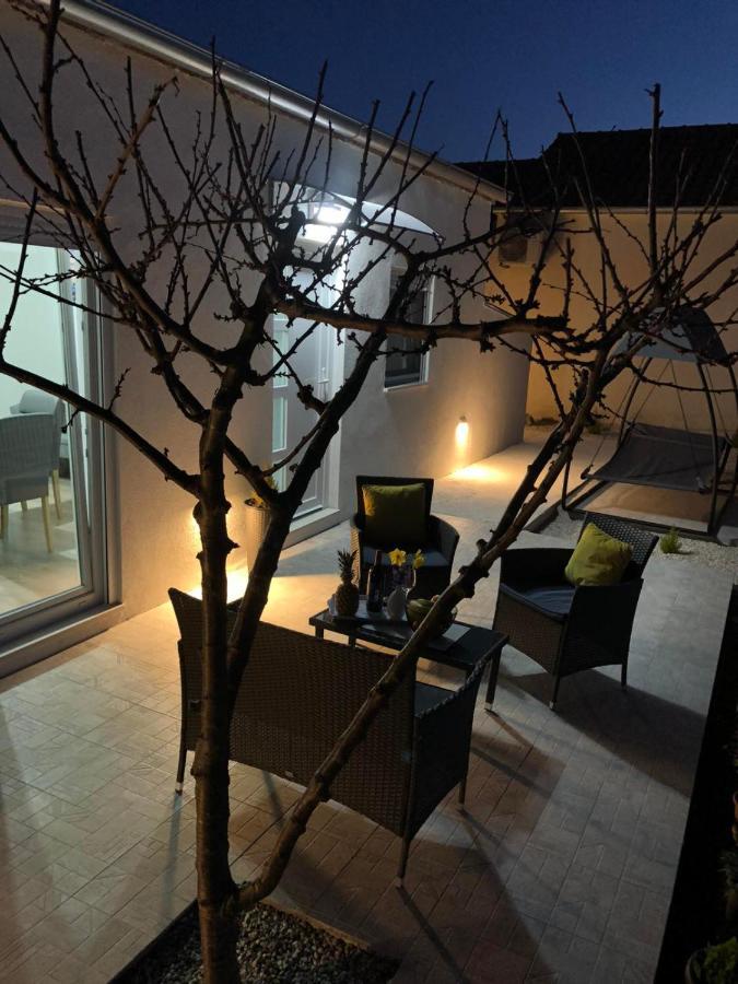 Ferienwohnung Apartman Ana Crno Exterior foto